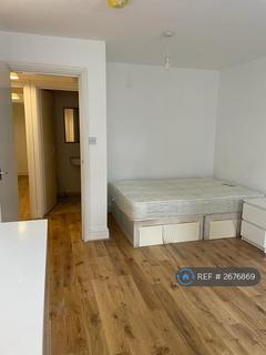 4 bedroom maisonette to rent, Lewisham Way, London, SE14