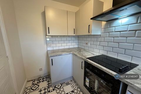 2 bedroom flat to rent, Williams Court, Farsley, Pudsey, LS28
