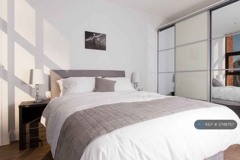 Bedroom (Furnishings Not Included))