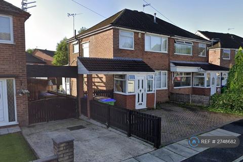 3 bedroom semi-detached house to rent, Wilson Avenue, Heywood, OL10