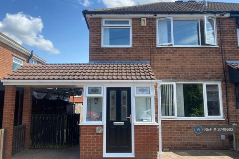 3 bedroom semi-detached house to rent, Wilson Avenue, Heywood, OL10