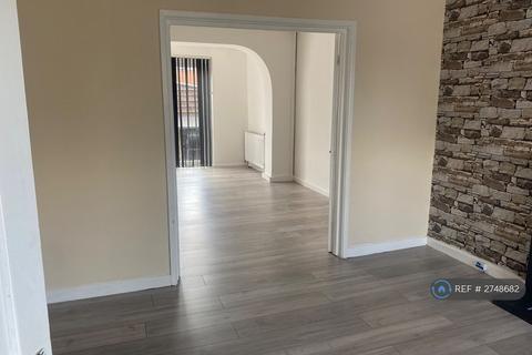 3 bedroom semi-detached house to rent, Wilson Avenue, Heywood, OL10