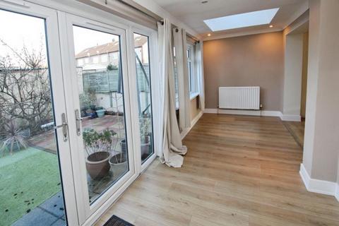3 bedroom terraced house to rent, Blackhorse Place, Bristol BS16