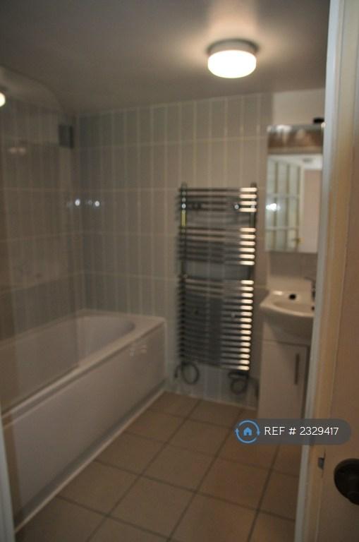 Souble Ensuite Bathroom