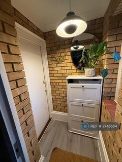 2 bedroom flat to rent, Vicarage Square, Grays, RM17