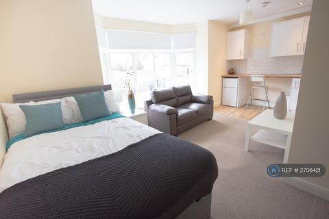 1 bedroom in a flat share to rent, Hagley Road, Birmingham, B17