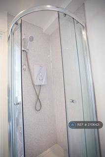 1 bedroom in a flat share to rent, Hagley Road, Birmingham, B17