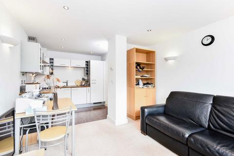 1 bedroom flat to rent, Western Gateway, London E16