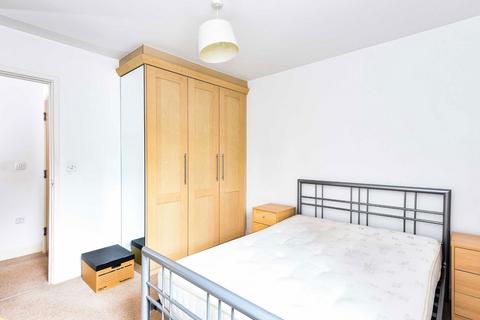 1 bedroom flat to rent, Western Gateway, London E16