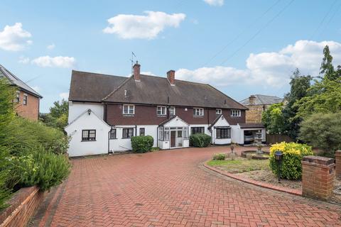 Astons Road, Northwood HA6
