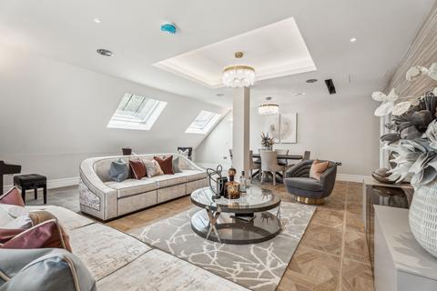 2 bedroom flat for sale, Kingswood Gate, Northwood HA6
