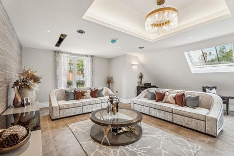2 bedroom flat for sale, Kingswood Gate, Northwood HA6