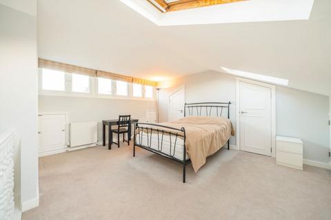 3 bedroom flat to rent, Marloes Road, London W8