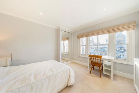 3 bedroom flat to rent, Marloes Road, London W8