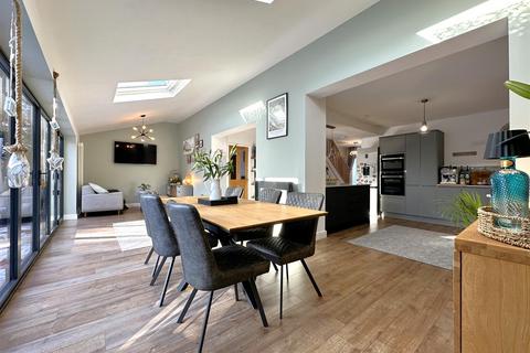 4 bedroom detached house for sale, Church Road, Saxilby, Lincoln