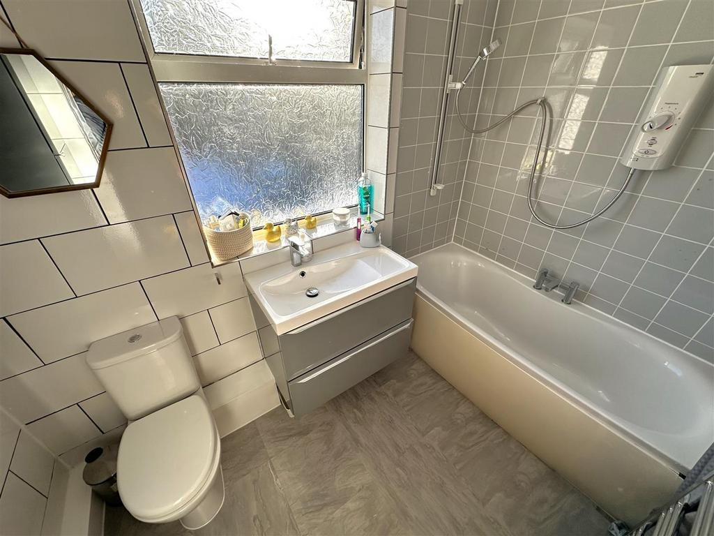 Modern Family Bathroom 601