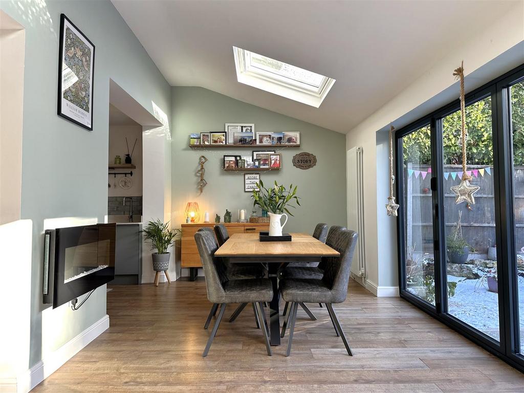 Dining Area 670