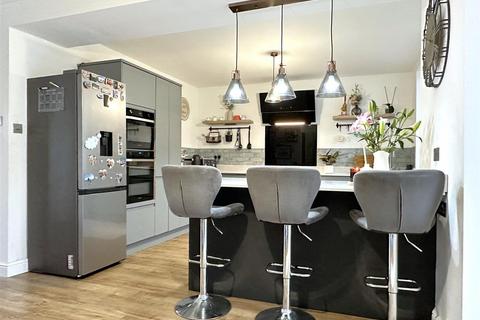 4 bedroom detached house for sale, Church Road, Saxilby, Lincoln