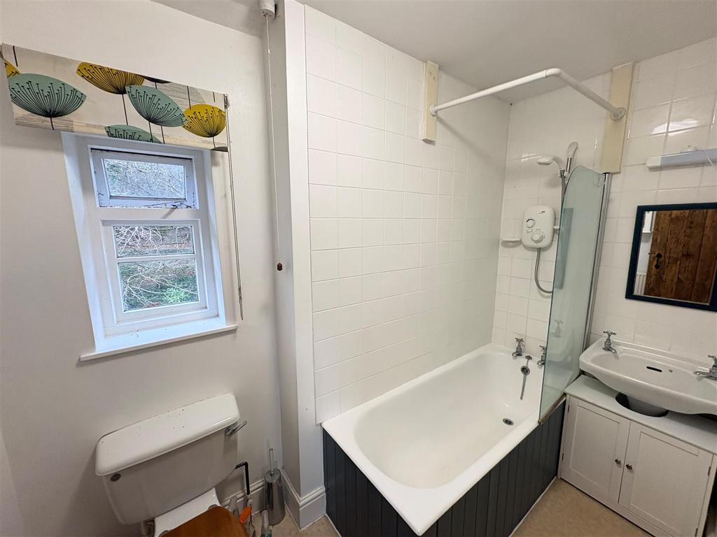 Bathroom East Raddon.jpg