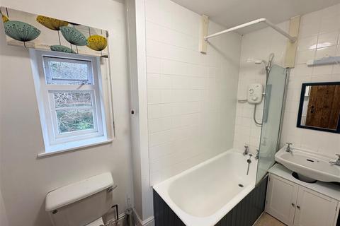 3 bedroom semi-detached house to rent, Thorverton