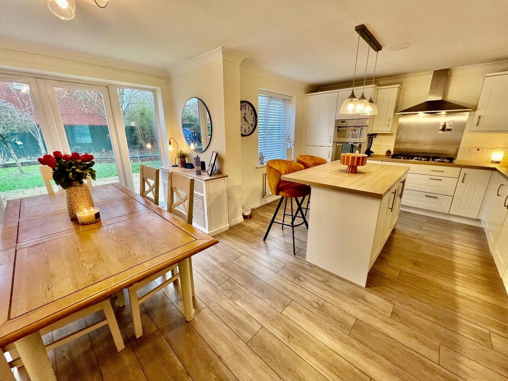 Kitchen/Dining Room