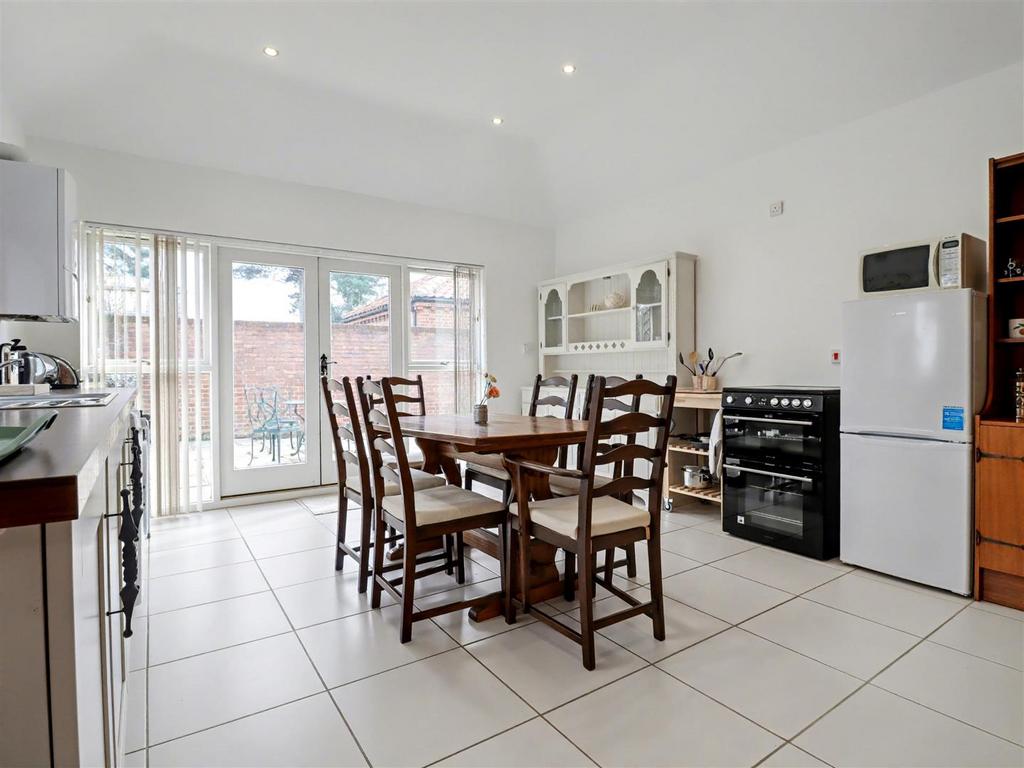 Annexe kitchen/dining room