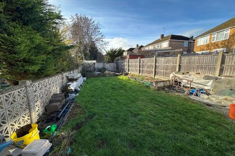 3 bedroom semi-detached house for sale, Holmwood Close, Dunstable LU5