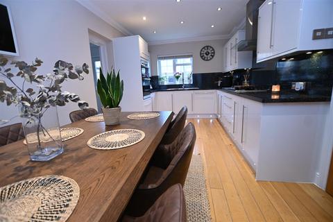 4 bedroom detached house for sale, Whiteways, Canvey Island SS8