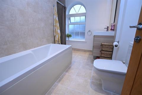 4 bedroom detached house for sale, Whiteways, Canvey Island SS8