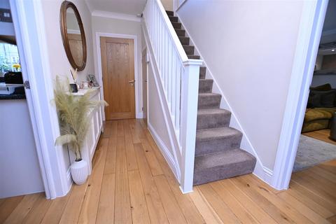 4 bedroom detached house for sale, Whiteways, Canvey Island SS8