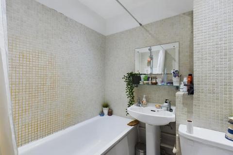 1 bedroom flat for sale, Mile End Road, London, E1