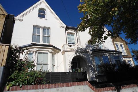2 bedroom flat to rent, Railway Street, Gillingham