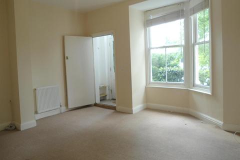 2 bedroom flat to rent, Railway Street, Gillingham