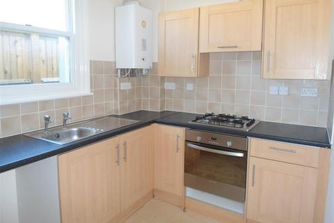 2 bedroom flat to rent, Railway Street, Gillingham
