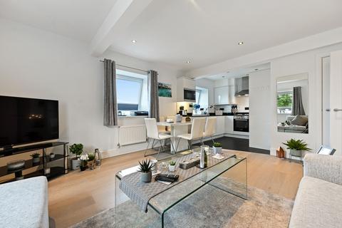 2 bedroom apartment for sale, Woodcote Side, Epsom, KT18