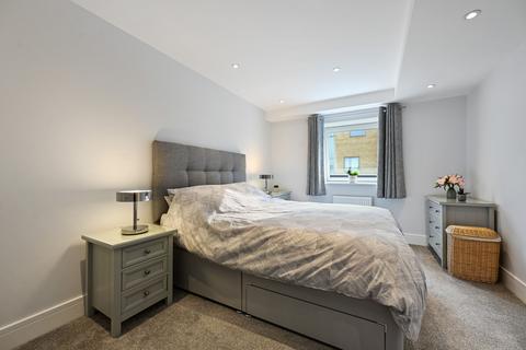 2 bedroom apartment for sale, Woodcote Side, Epsom, KT18