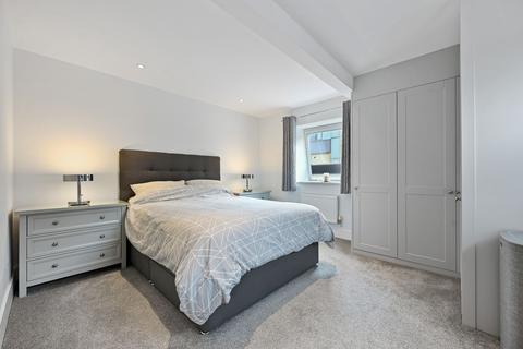 2 bedroom apartment for sale, Woodcote Side, Epsom, KT18