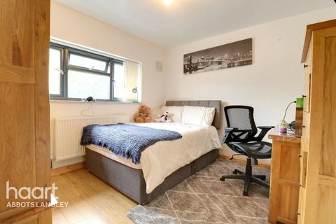 4 bedroom semi-detached house for sale, Ganders Ash, Watford