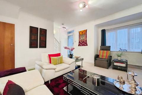 3 bedroom semi-detached house to rent, Oldfields Road, Sutton SM1