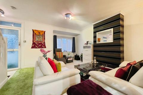 3 bedroom semi-detached house to rent, Oldfields Road, Sutton SM1