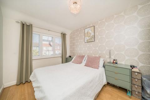 3 bedroom terraced house for sale, Meadway, Surbiton KT5