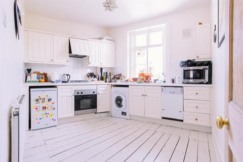 2 bedroom flat to rent, Tollington Park, Finsbury Park