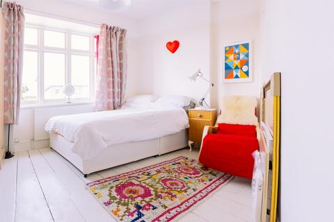 2 bedroom flat to rent, Tollington Park, Finsbury Park