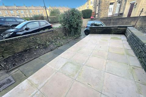1 bedroom flat to rent, 8 Dryclough Lane, Halifax HX3