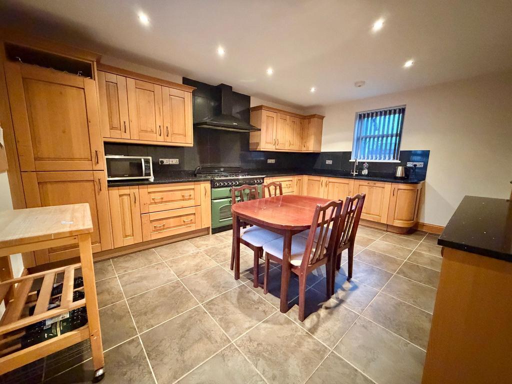 Dining kitchen