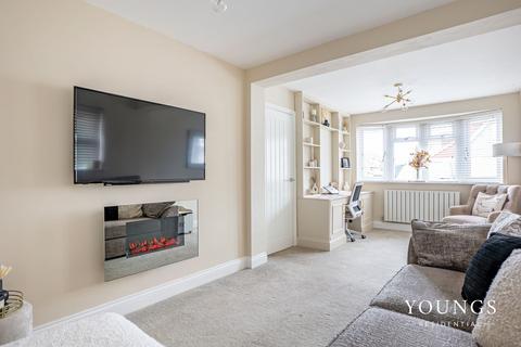3 bedroom semi-detached house for sale, Newton Hall Gardens, Rochford, SS4