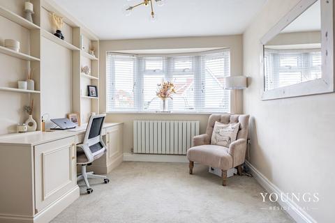 3 bedroom semi-detached house for sale, Newton Hall Gardens, Rochford, SS4