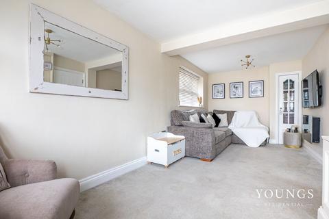 3 bedroom semi-detached house for sale, Newton Hall Gardens, Rochford, SS4