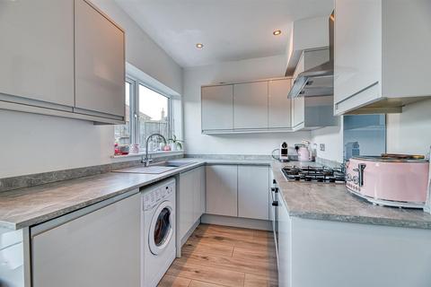 3 bedroom semi-detached house to rent, Meredith Avenue, Grappenhall, WA4