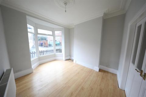 2 bedroom end of terrace house for sale, Thoresby Street, Hull